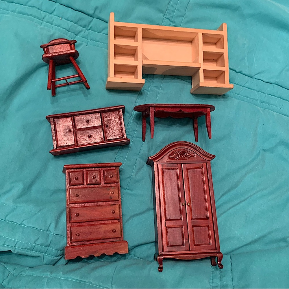Dollhouse furniture